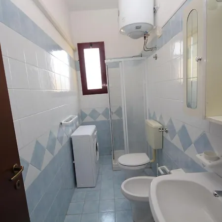 Bright Flat In Rosolina With Shared Pool 아파트