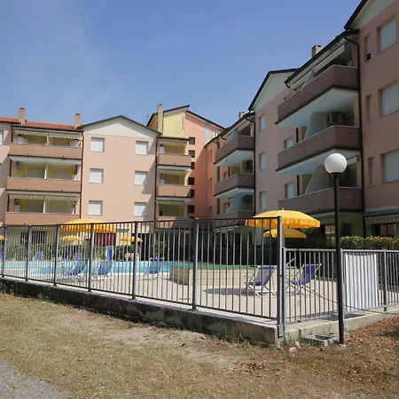 Bright Flat In Rosolina With Shared Pool