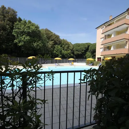 Bright Flat In Rosolina With Shared Pool * 로솔리나 마레