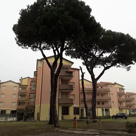 Bright Flat In Rosolina With Shared Pool